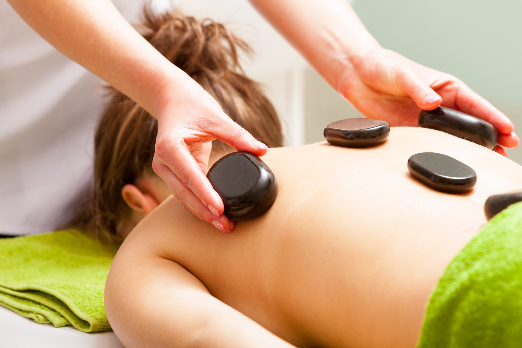 What Are the Health Benefits of a Hot Stone Massage?